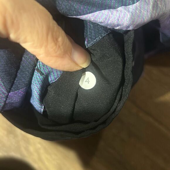 Lululemon Womens Purple Blue Geometric Pleated Cuffed Drawstring Shorts Size 4 - Picture 6 of 7